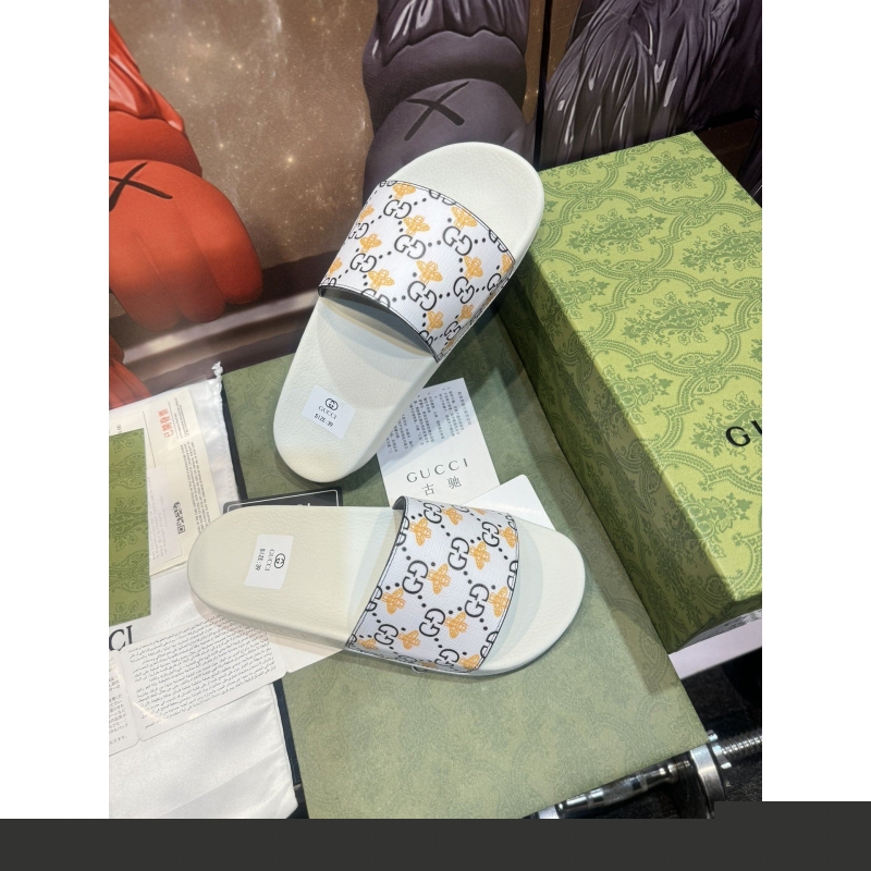 G*u*i slippers